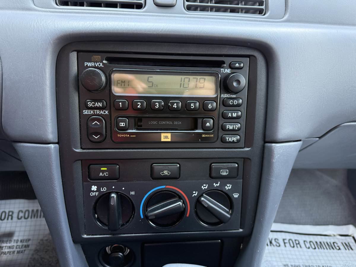 Used 2001 Toyota Camry LE FWD image 17