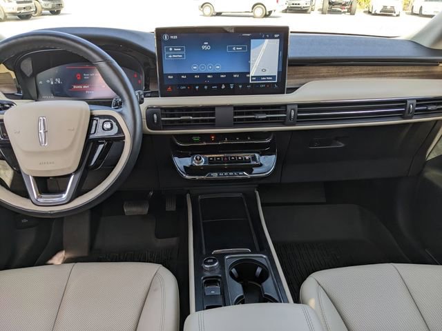 Used 2025 Lincoln Corsair Reserve w/ Rear Removable Package Tray image 18