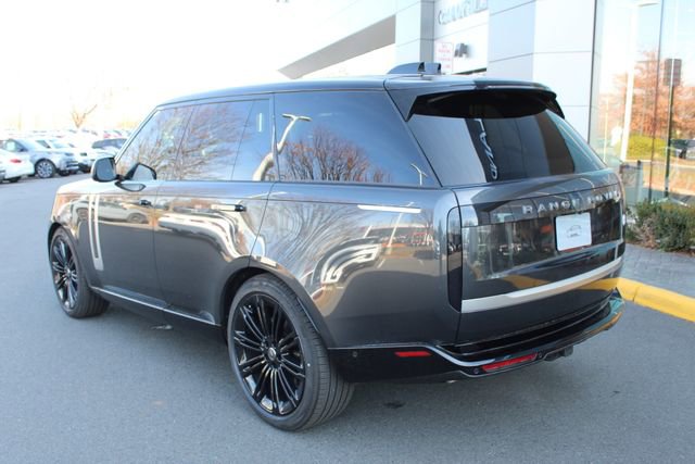 Used 2025 Land Rover Range Rover SV image 11