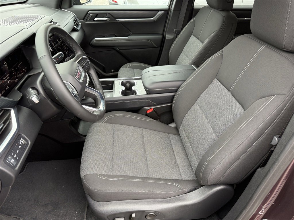 Used 2025 GMC Acadia Elevation image 12