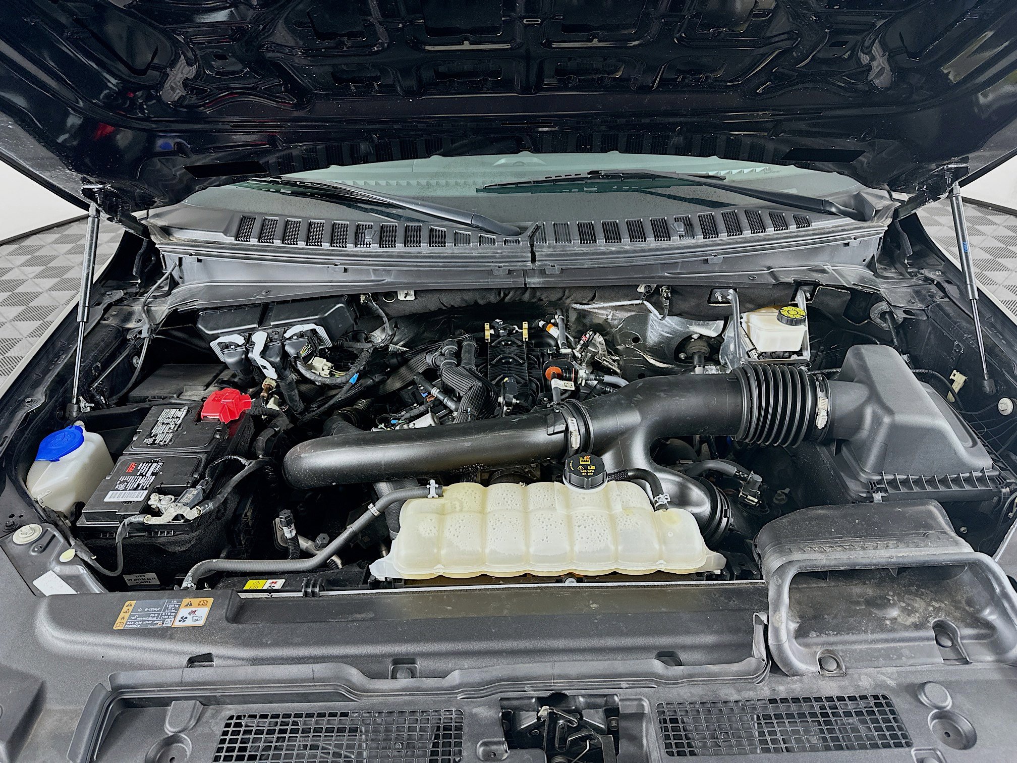 Used 2024 Ford Expedition XLT image 35