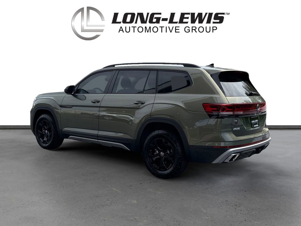 Certified 2025 Volkswagen Atlas Peak Edition SE AWD/4WD image 4