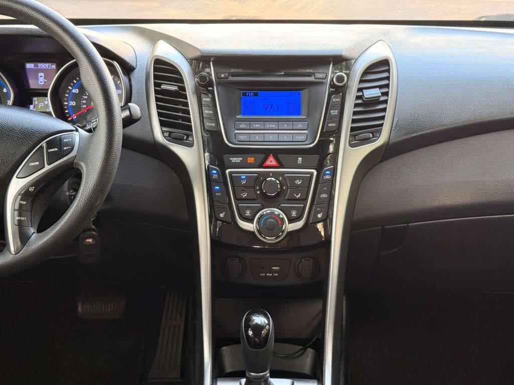 Used 2016 Hyundai Elantra GT FWD image 17