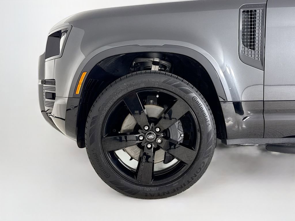 Used 2025 Land Rover Defender 110 X-Dynamic SE image 27