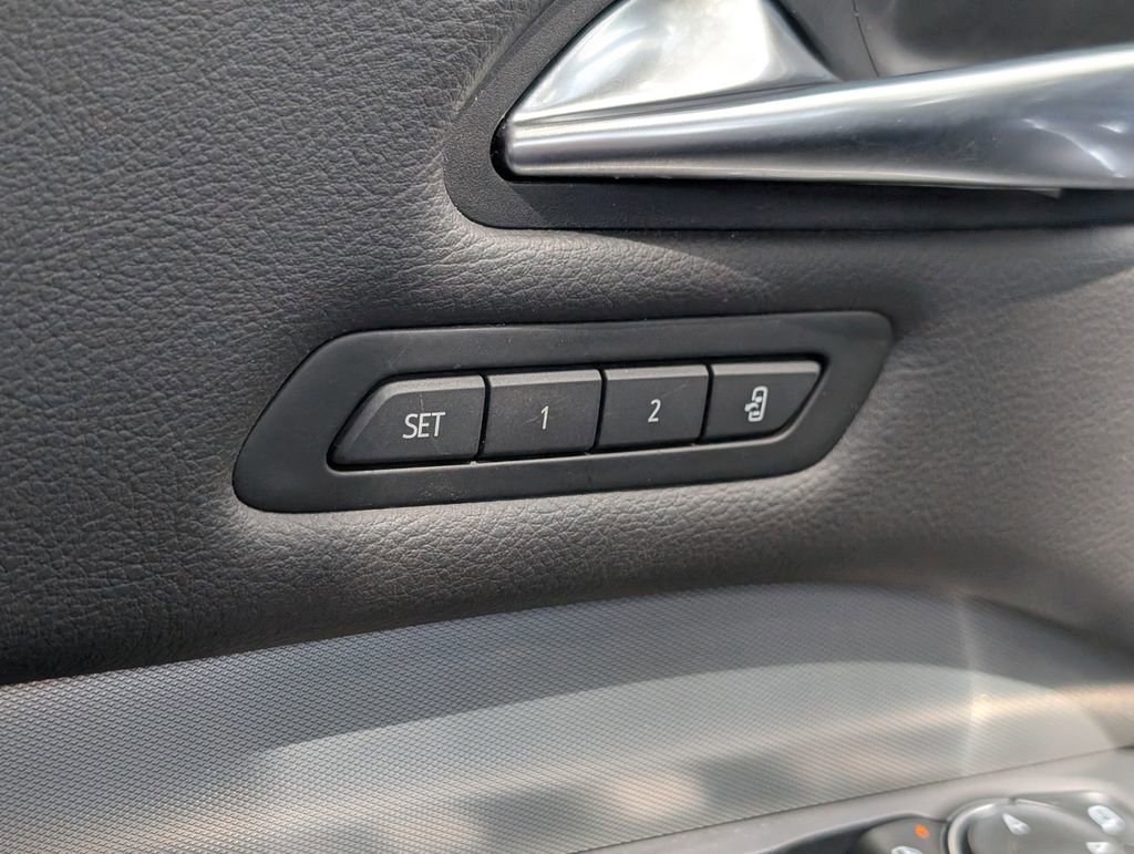 Used 2022 Cadillac XT4 Premium Luxury w/ Enhanced Visibility Package image 27