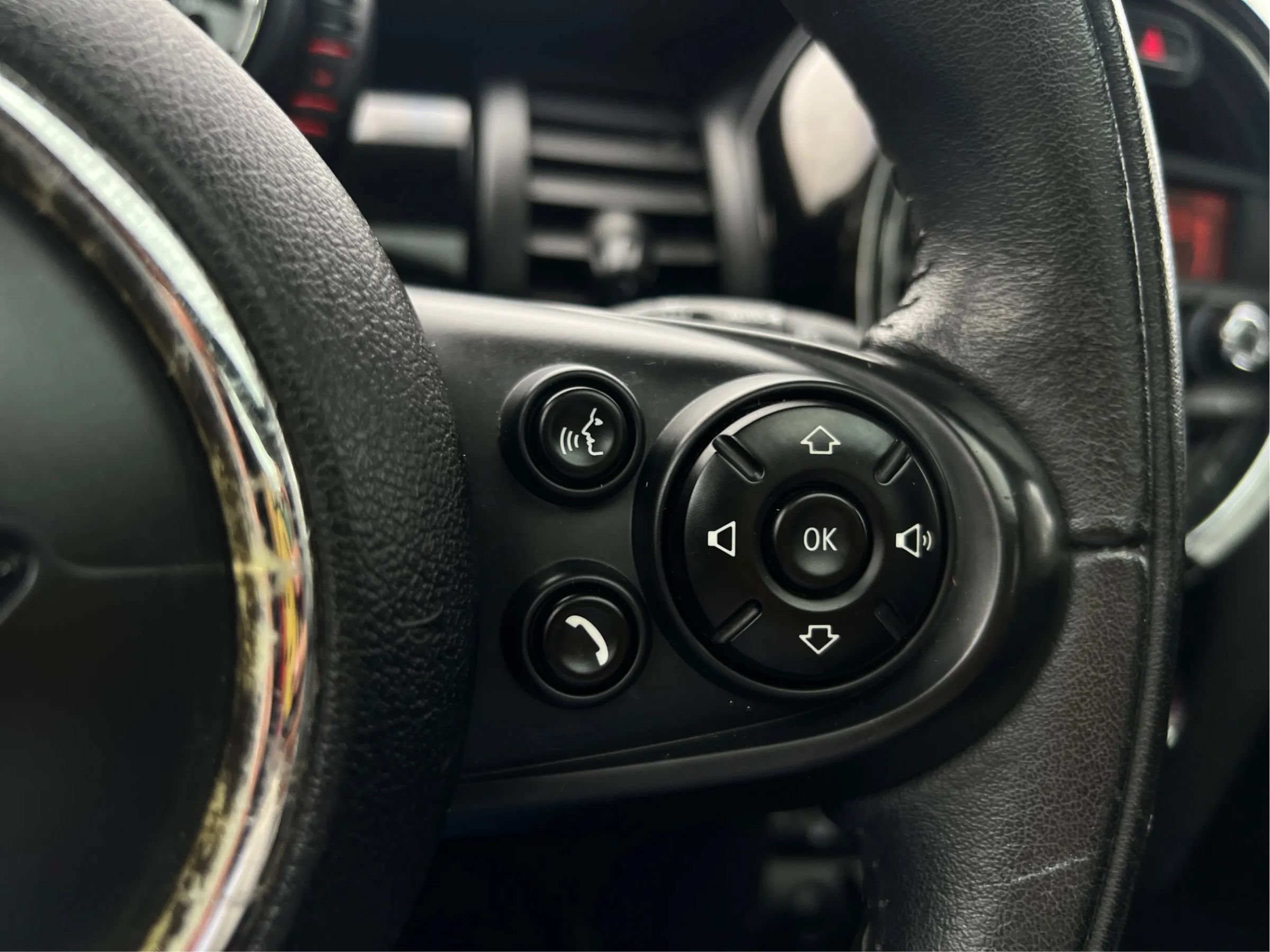 Used 2015 MINI Cooper 4-Door Hardtop FWD image 34