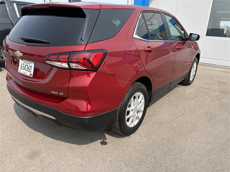 Used 2024 Chevrolet Equinox LT image 2