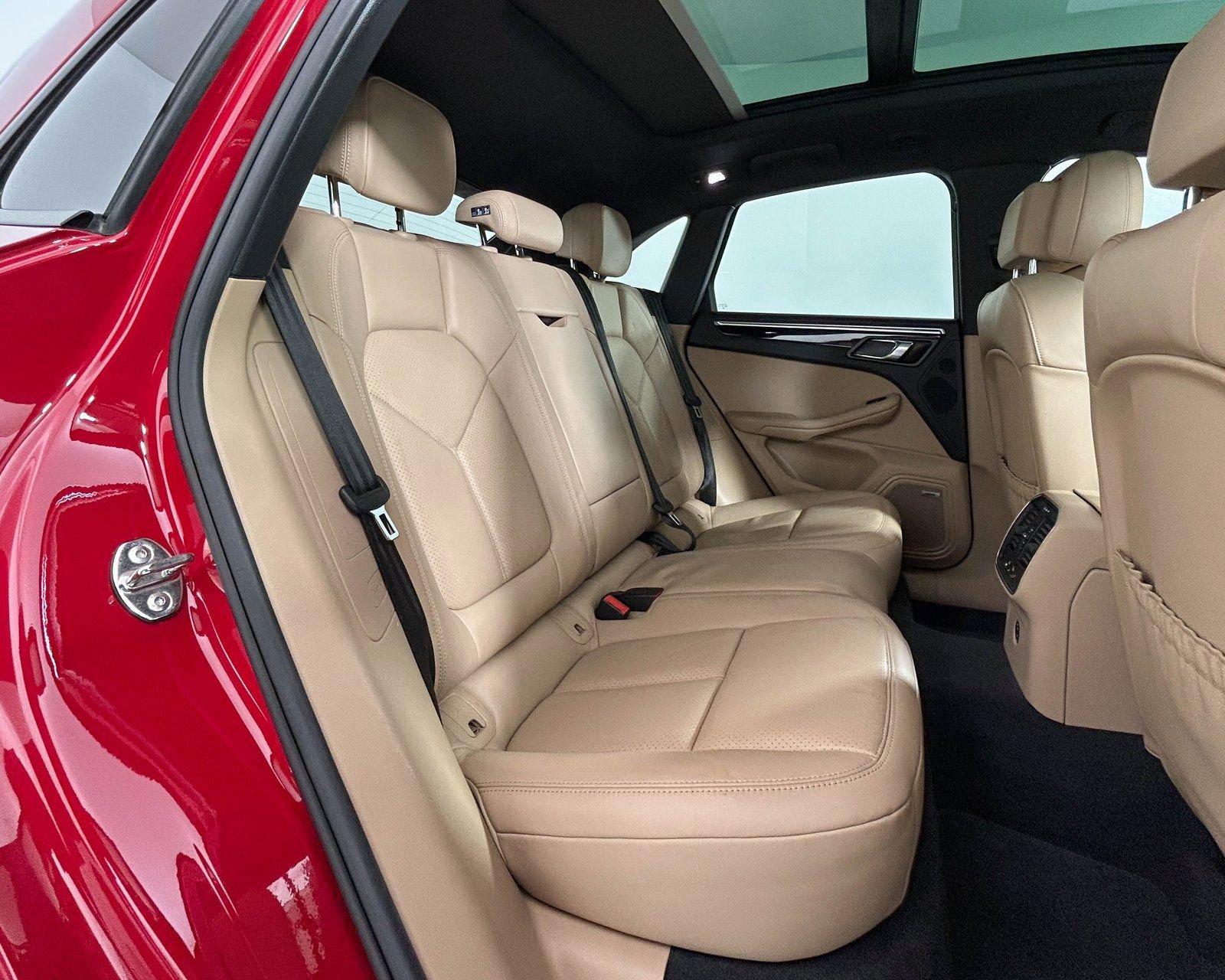 Used 2020 Porsche Macan image 26