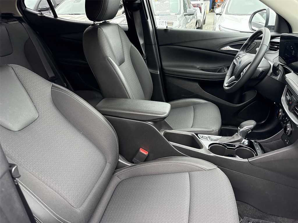 Used 2025 Buick Encore GX Preferred FWD image 24