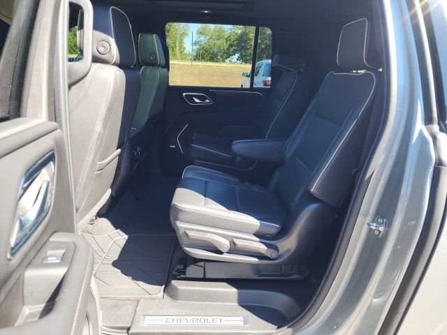 Used 2024 Chevrolet Suburban Premier w/ Premium Package image 20