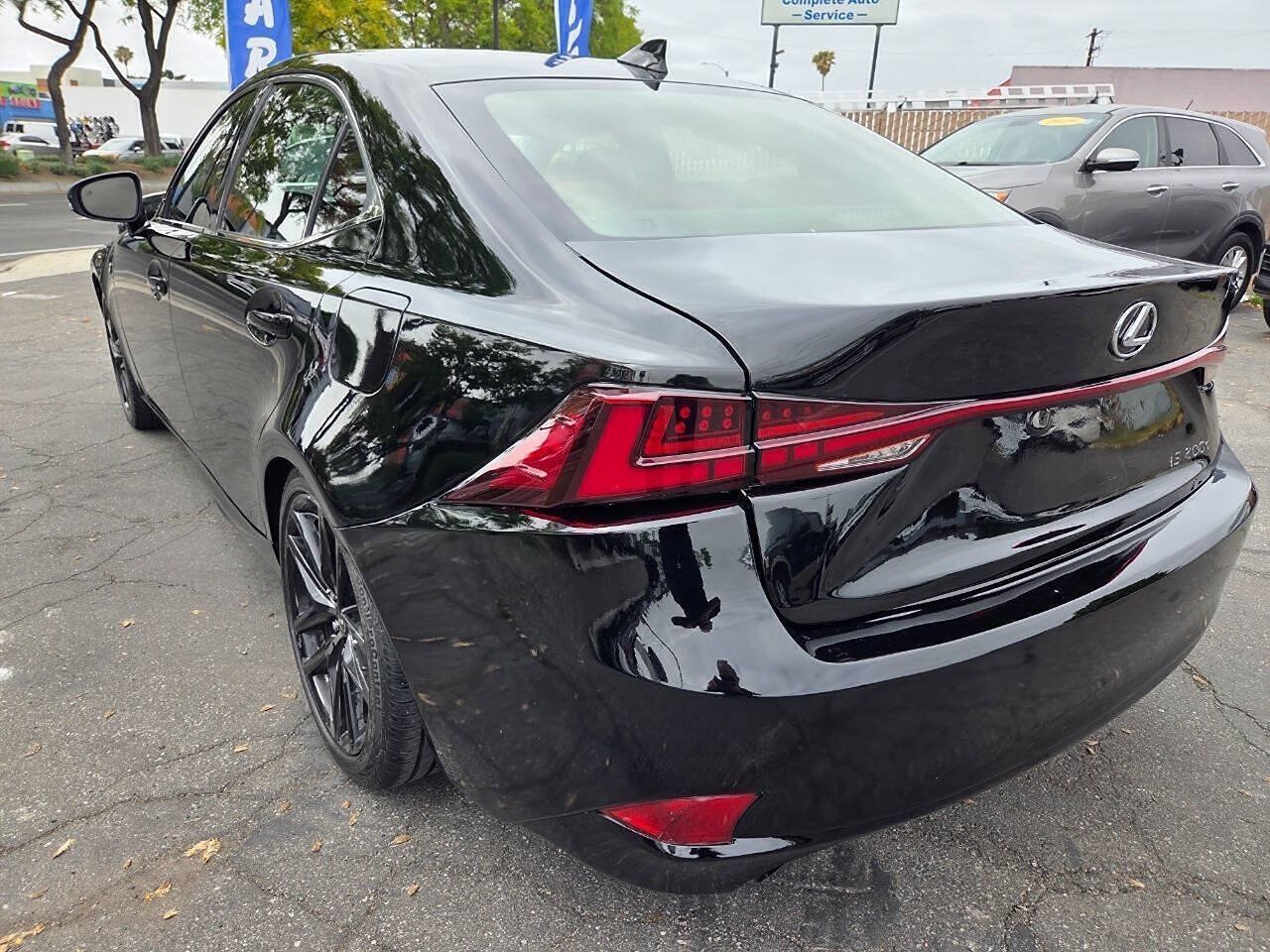 Used 2016 Lexus IS 200t w/ F Sport Package RWD image 12