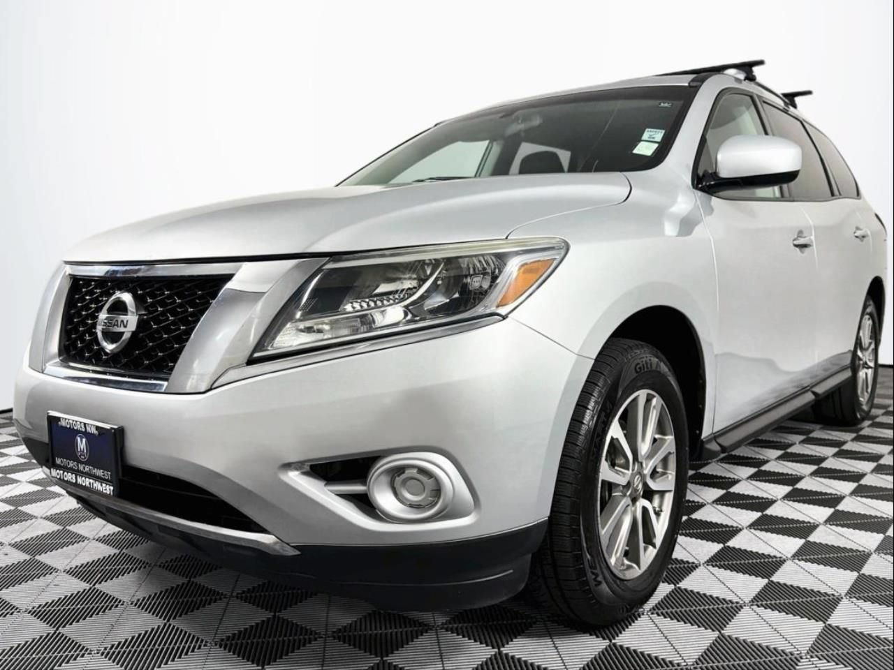 Used 2013 Nissan Pathfinder SV AWD/4WD image 5