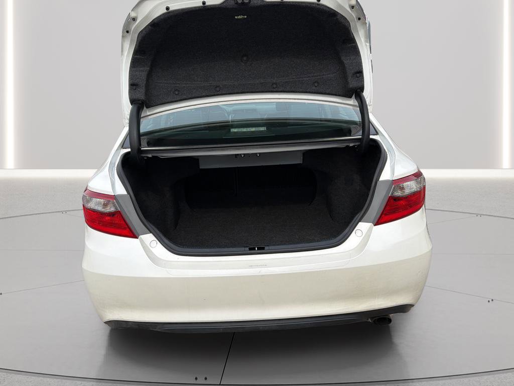 Used 2016 Toyota Camry SE image 24