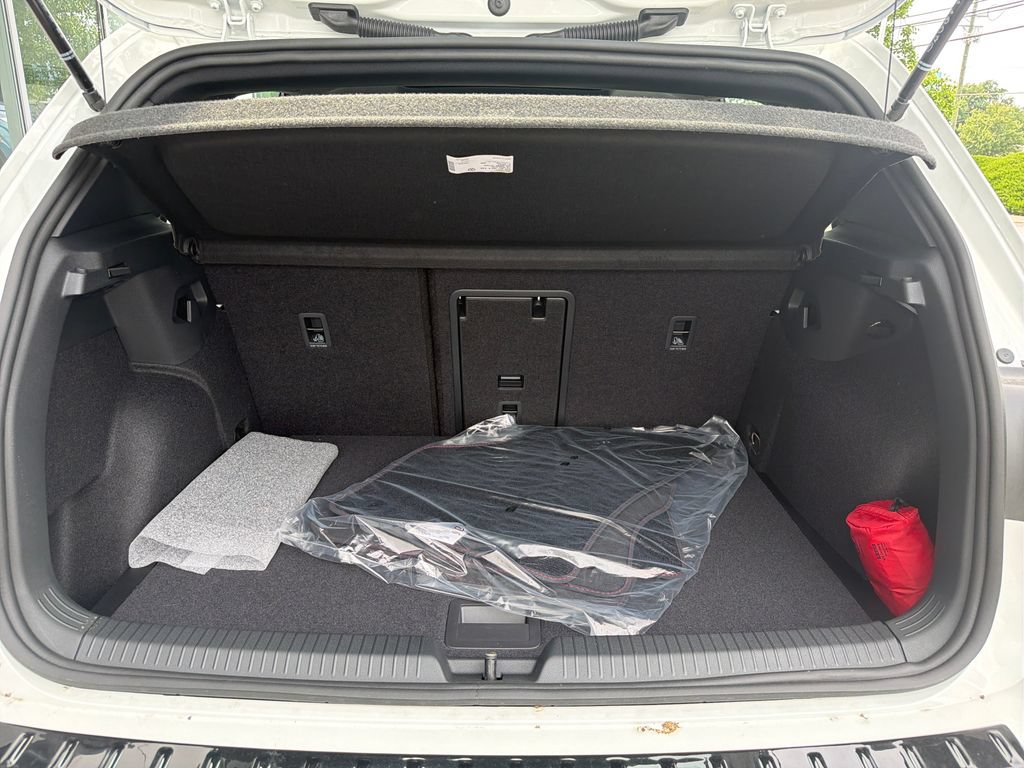 New 2026 Volkswagen GTI SE FWD image 12