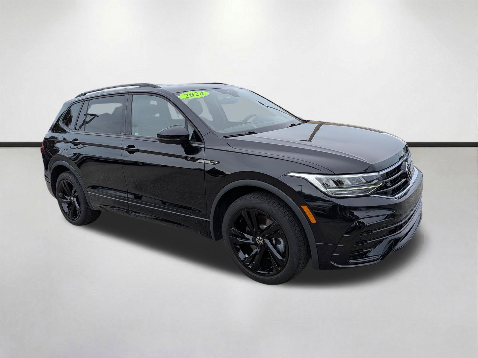 Used 2024 Volkswagen Tiguan SE R-Line