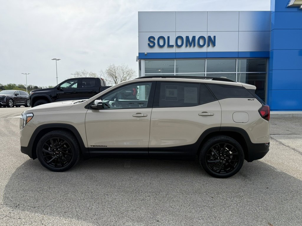 Used 2023 GMC Terrain SLT w/ Tech Package AWD/4WD image 2