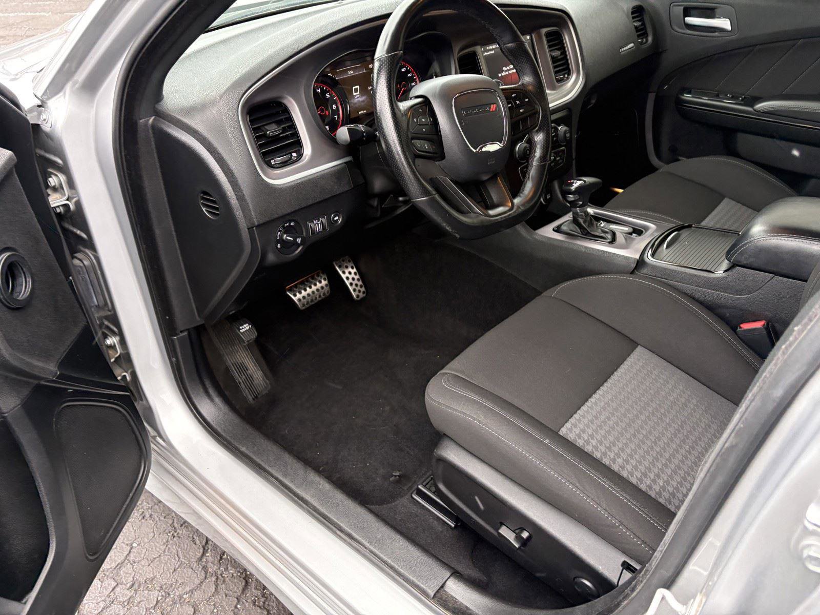 Used 2022 Dodge Charger R/T w/ Performance Handling Group image 14