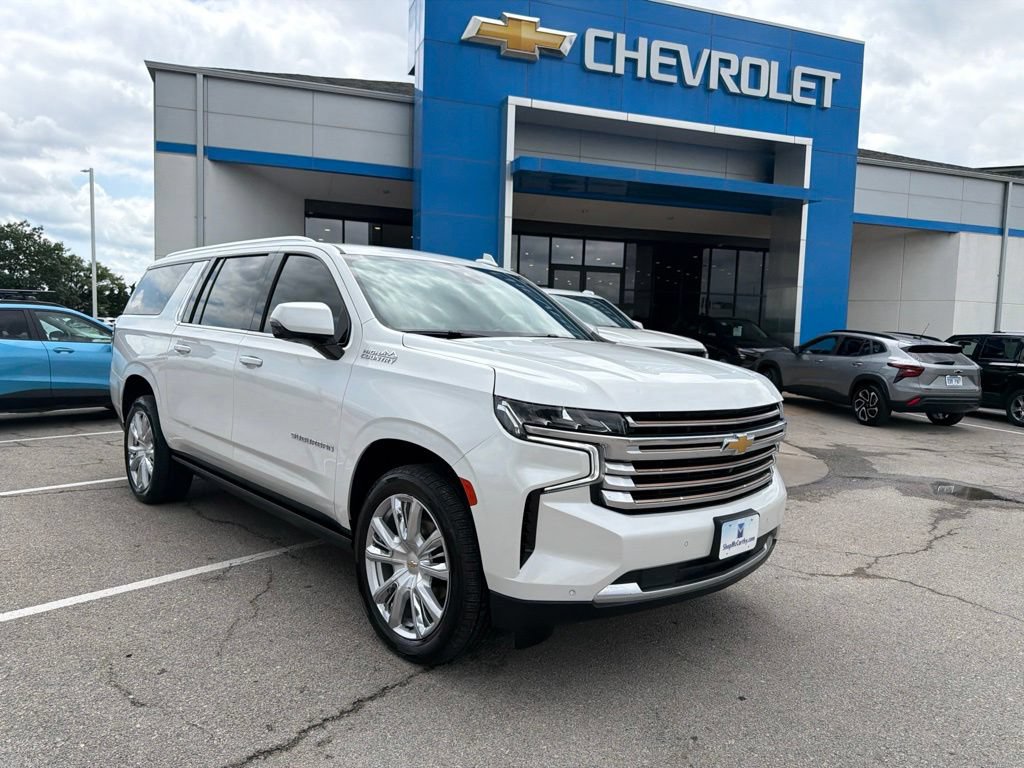 Used 2023 Chevrolet Suburban High Country w/ Premium Package 2