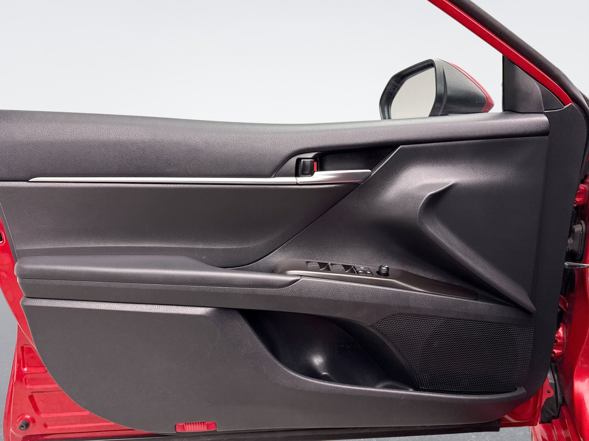 Used 2024 Toyota Camry SE image 9