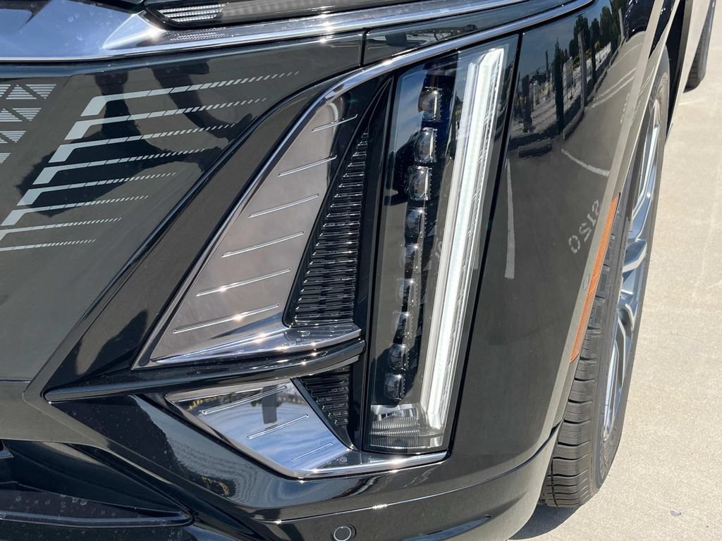 New 2026 Cadillac Lyriq Sport AWD/4WD image 9