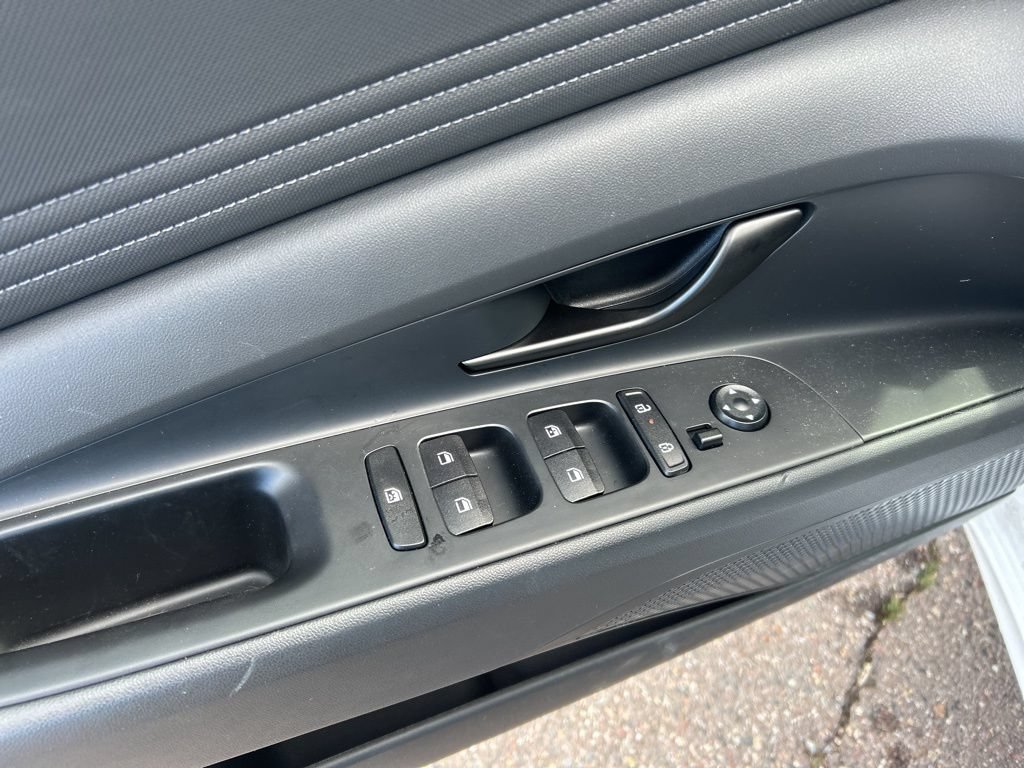 Used 2025 Hyundai Elantra SEL FWD image 9