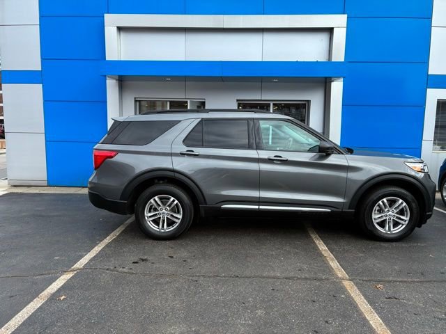 Used 2023 Ford Explorer XLT AWD/4WD image 7