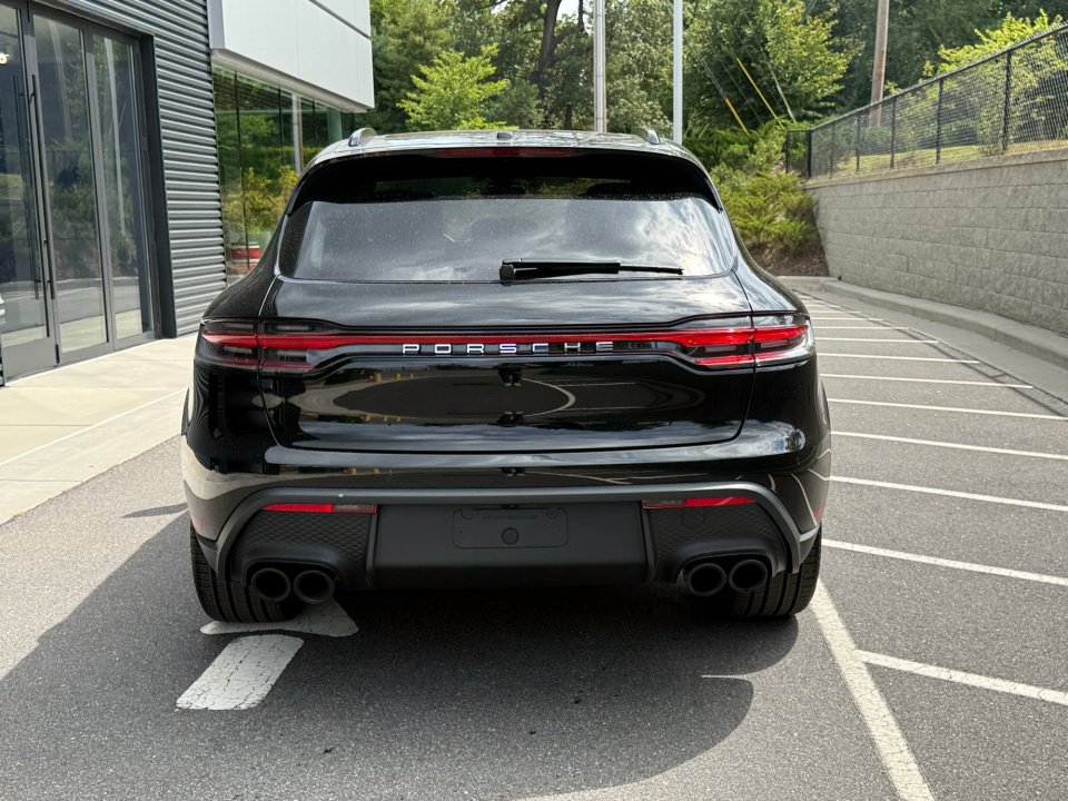 Certified 2026 Porsche Macan AWD/4WD image 6