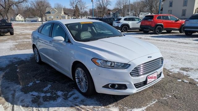 Used 2016 Ford Fusion SE w/ Equipment Group 202A AWD/4WD image 2