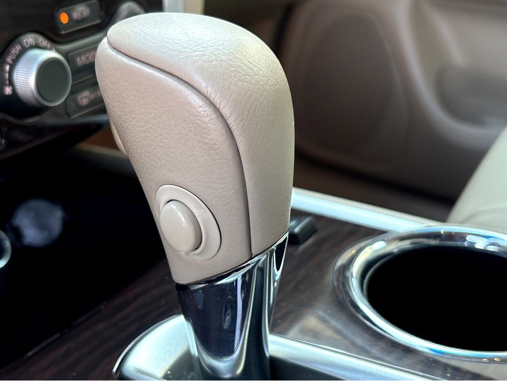 Used 2014 Nissan Pathfinder SL w/ SL Tech Package FWD image 16