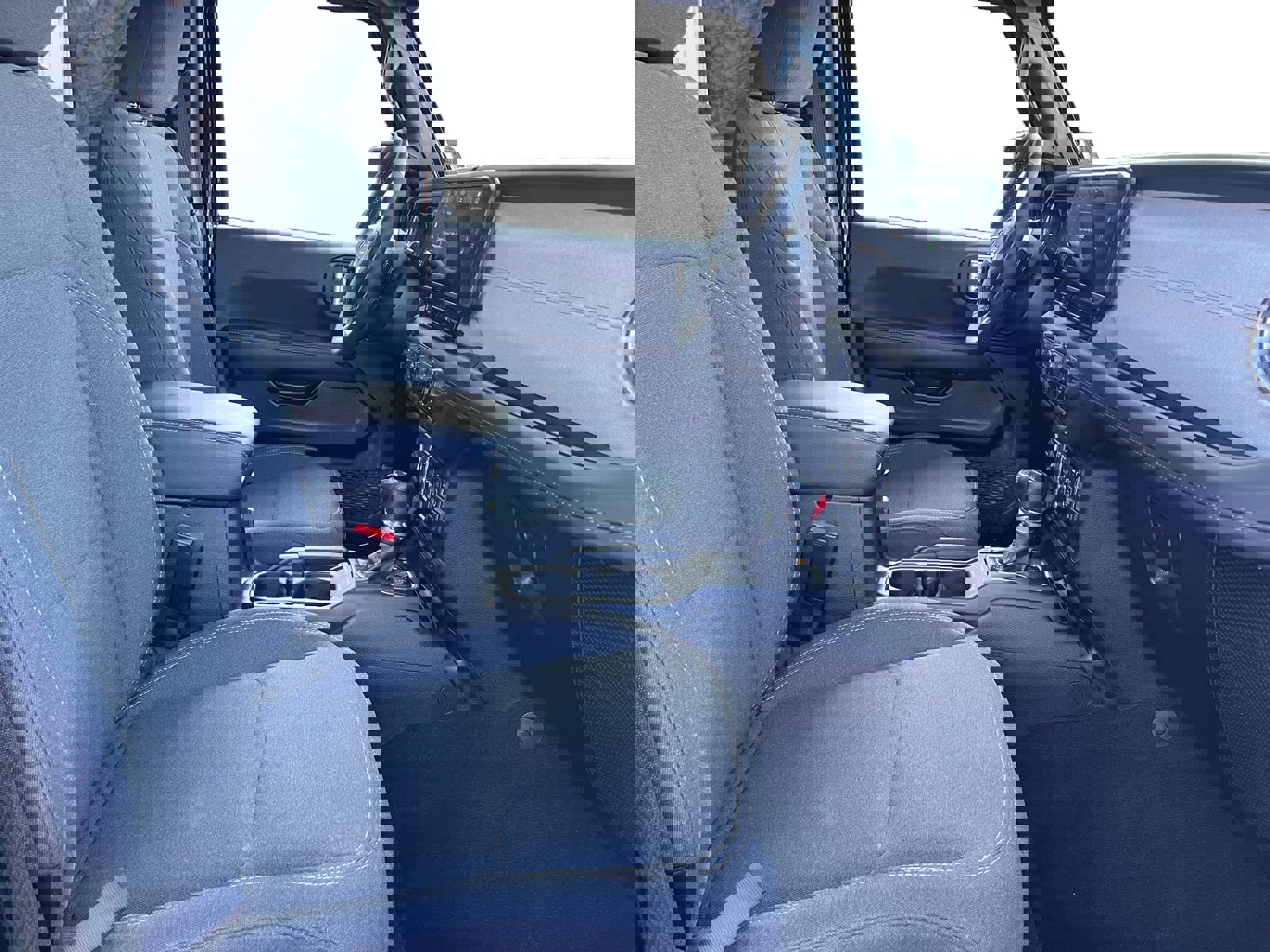 Used 2025 Jeep Wrangler Sahara image 15