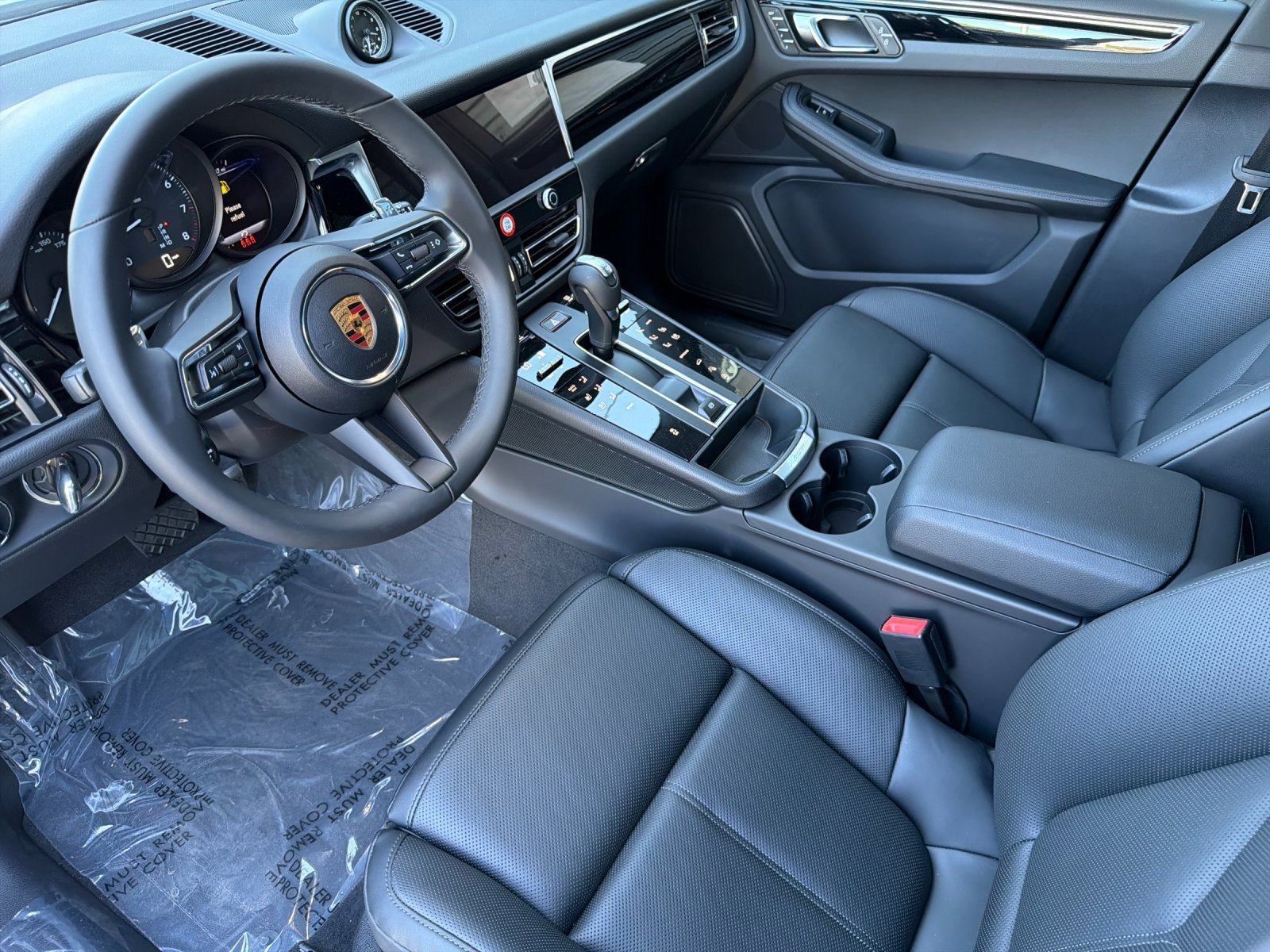 New 2026 Porsche Macan AWD/4WD image 4