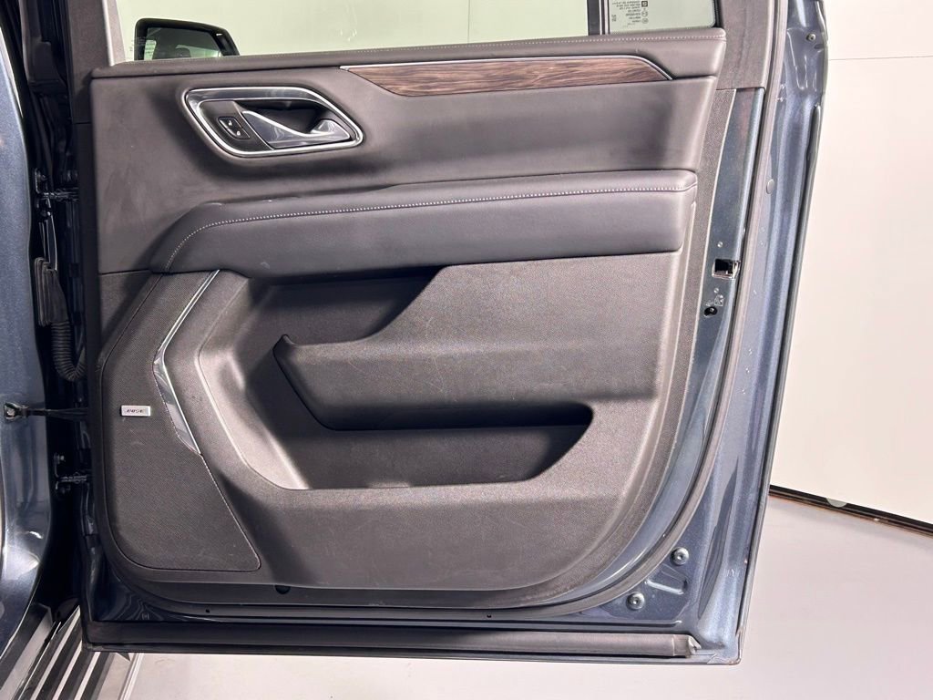 Used 2021 Chevrolet Suburban LT image 12