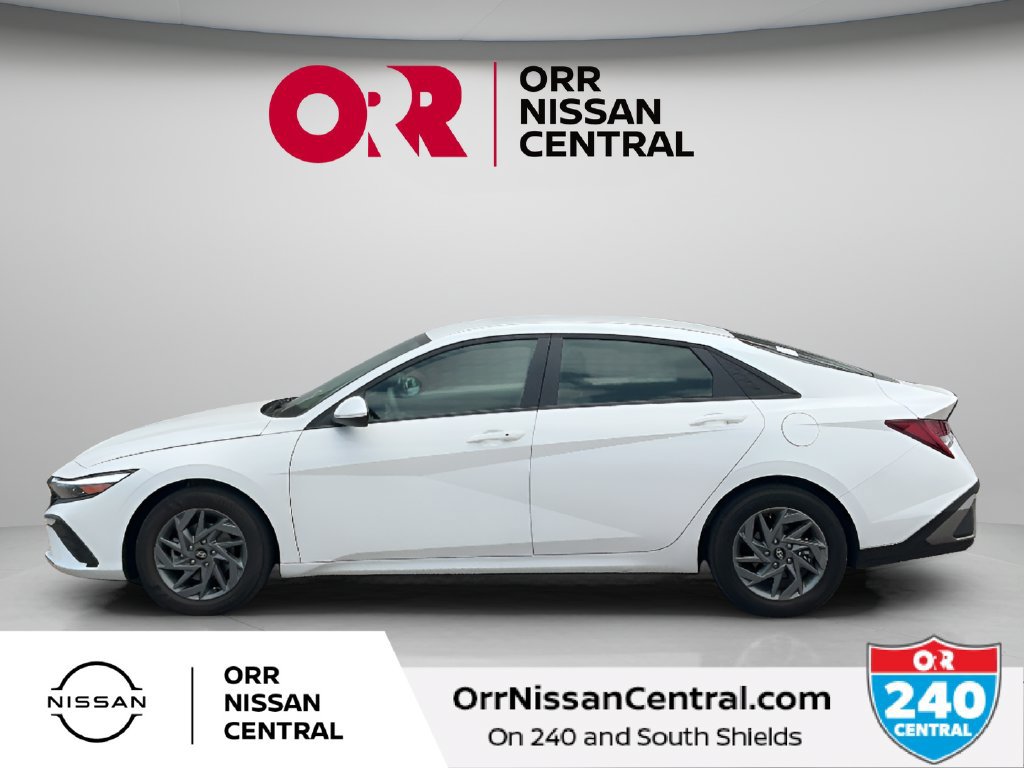Used 2025 Hyundai Elantra Hybrid FWD image 8