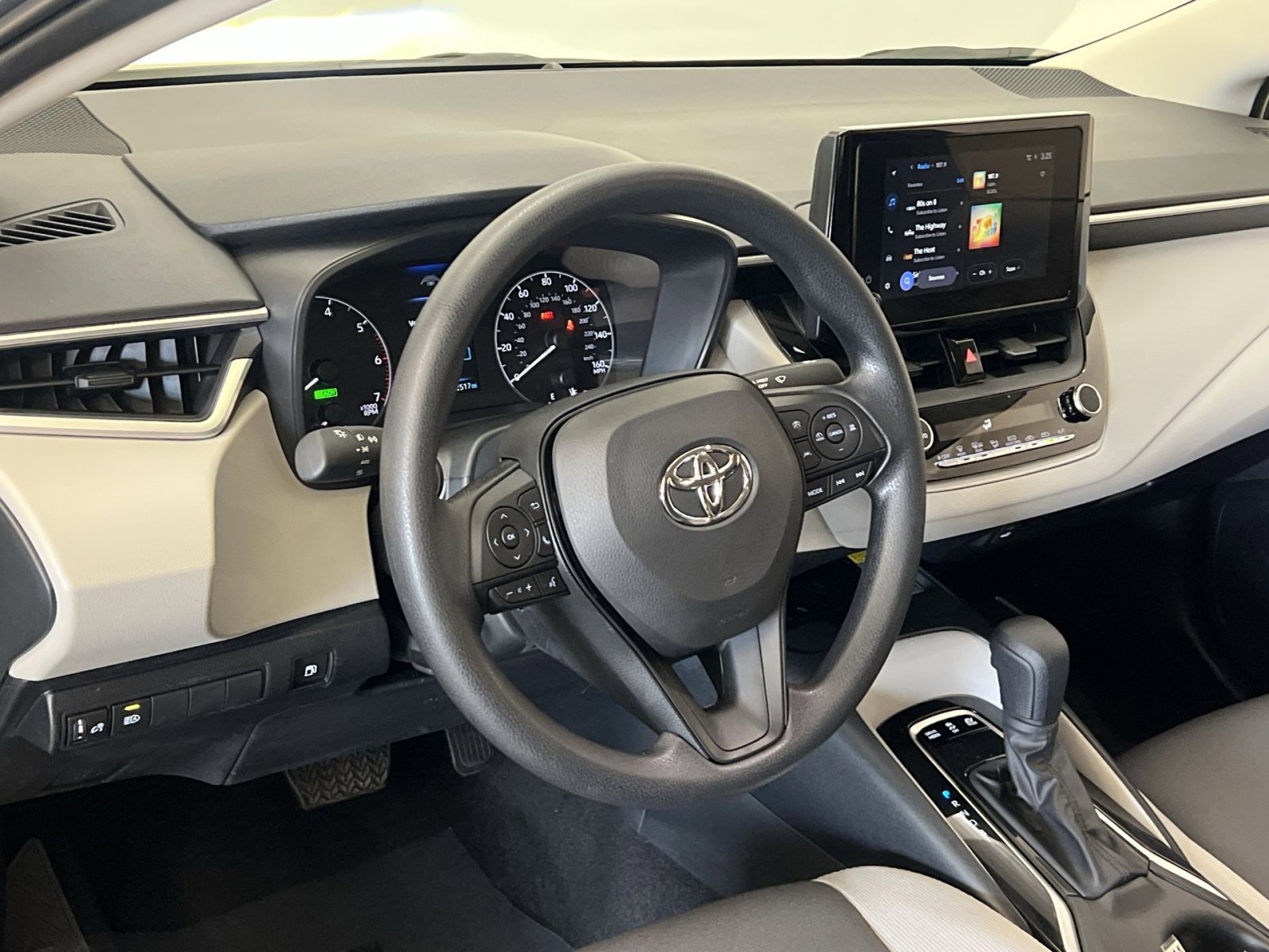 Used 2025 Toyota Corolla LE image 20