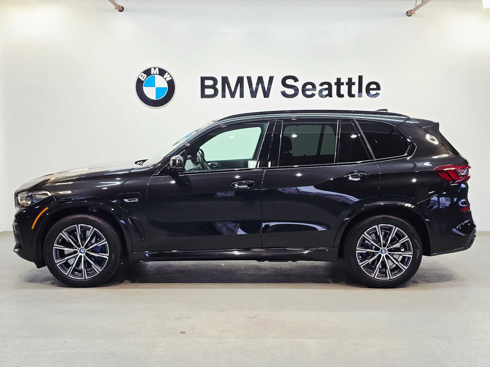 Used 2023 BMW X5 xDrive45e w/ Executive Package image 3