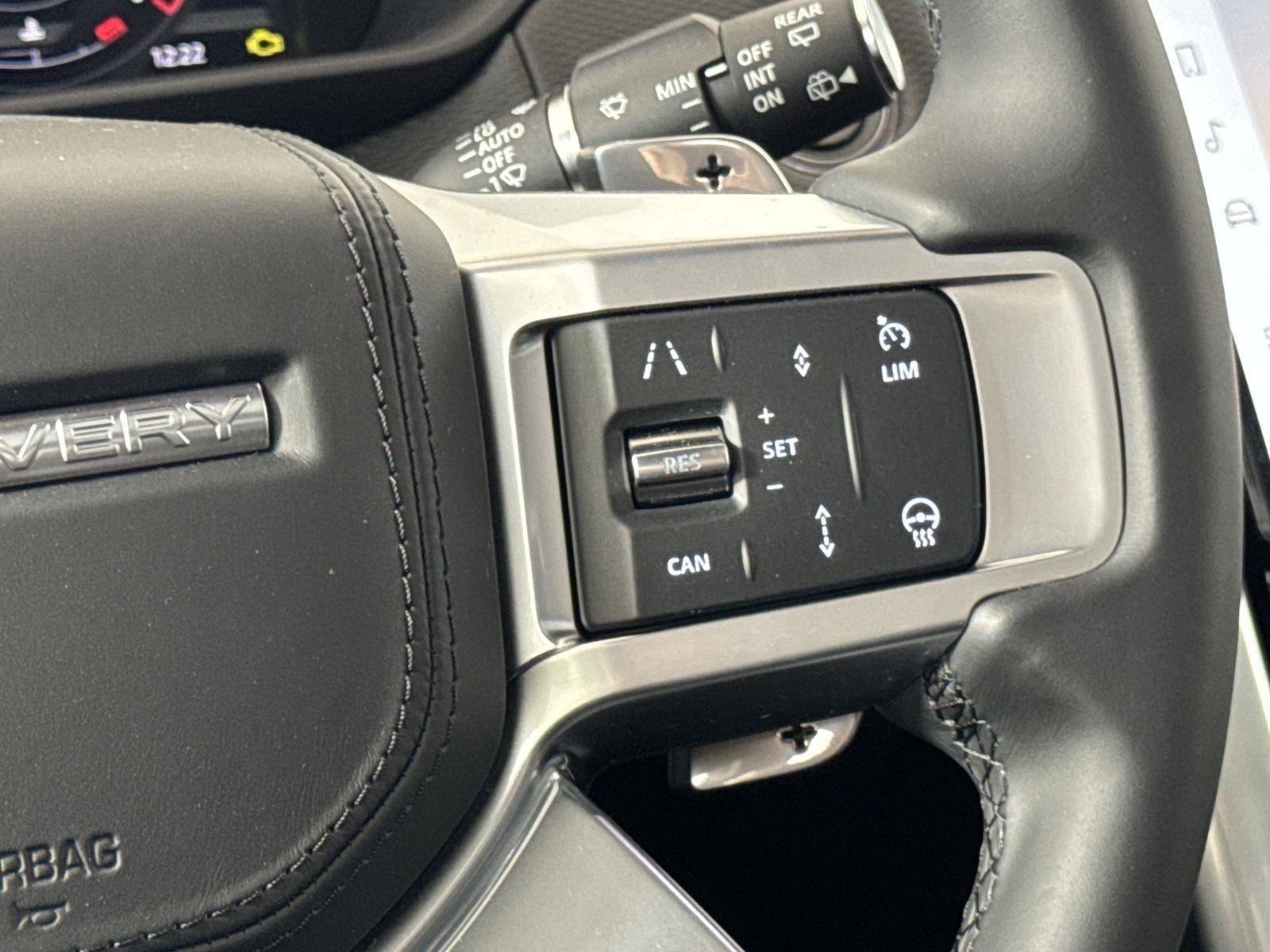 Certified 2025 Land Rover Discovery Dynamic SE image 14