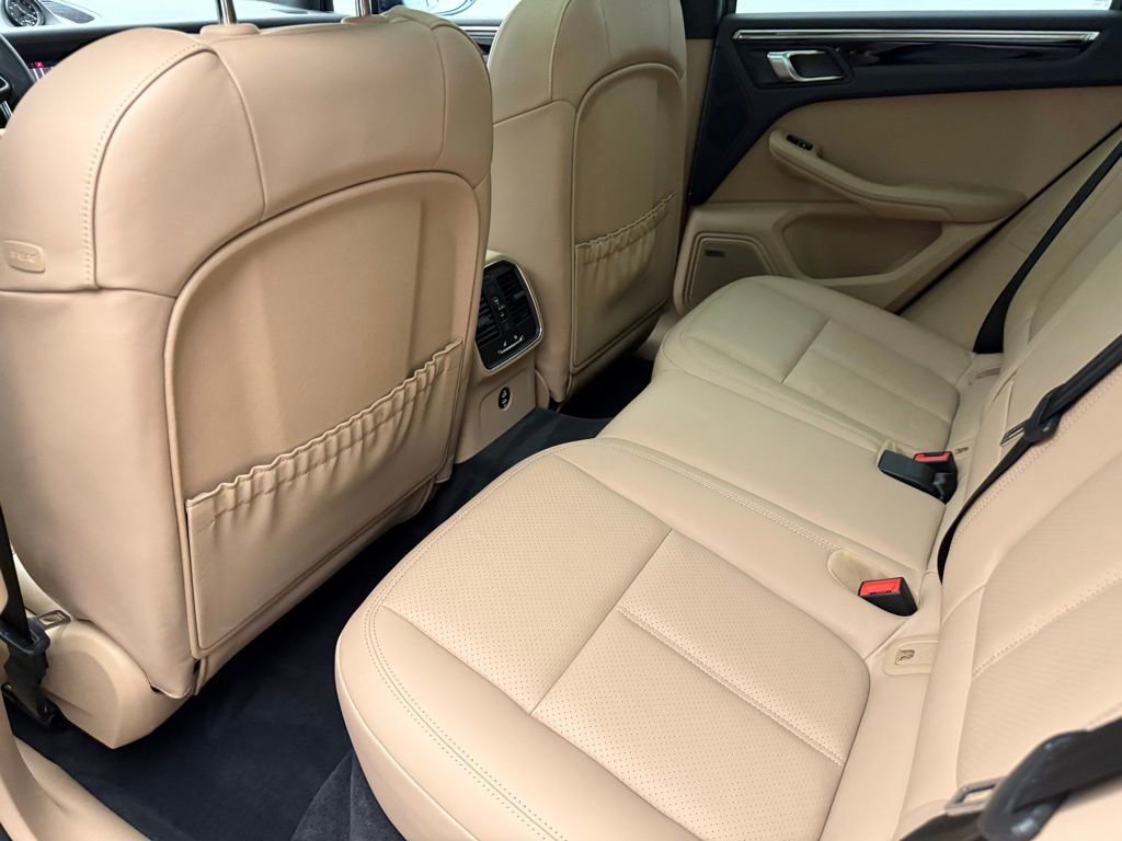 Used 2025 Porsche Macan image 25