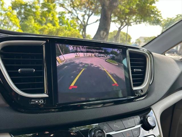 Certified 2024 Chrysler Pacifica Touring-L FWD image 24