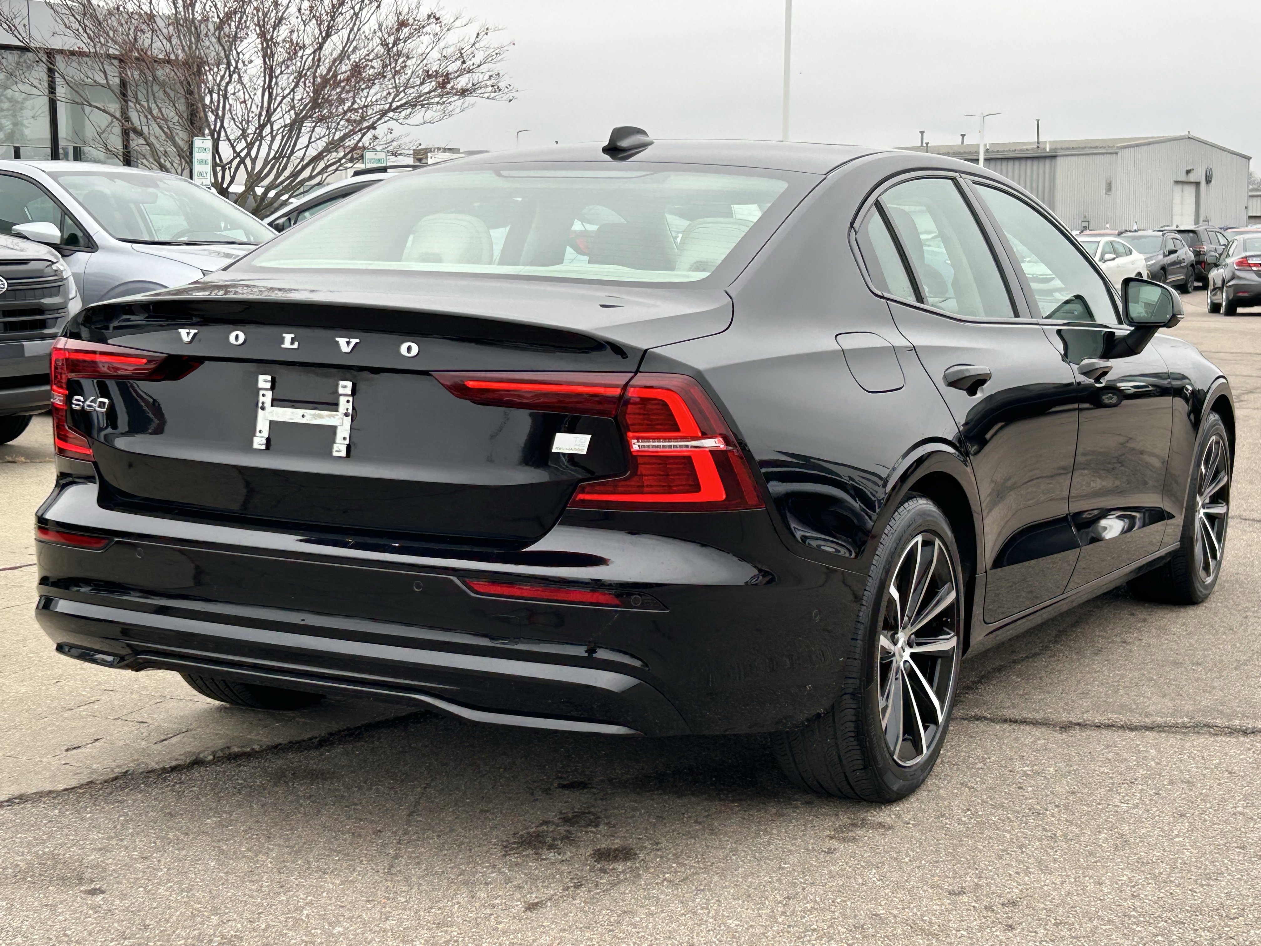 Used 2023 Volvo S60 T8 Plus image 7