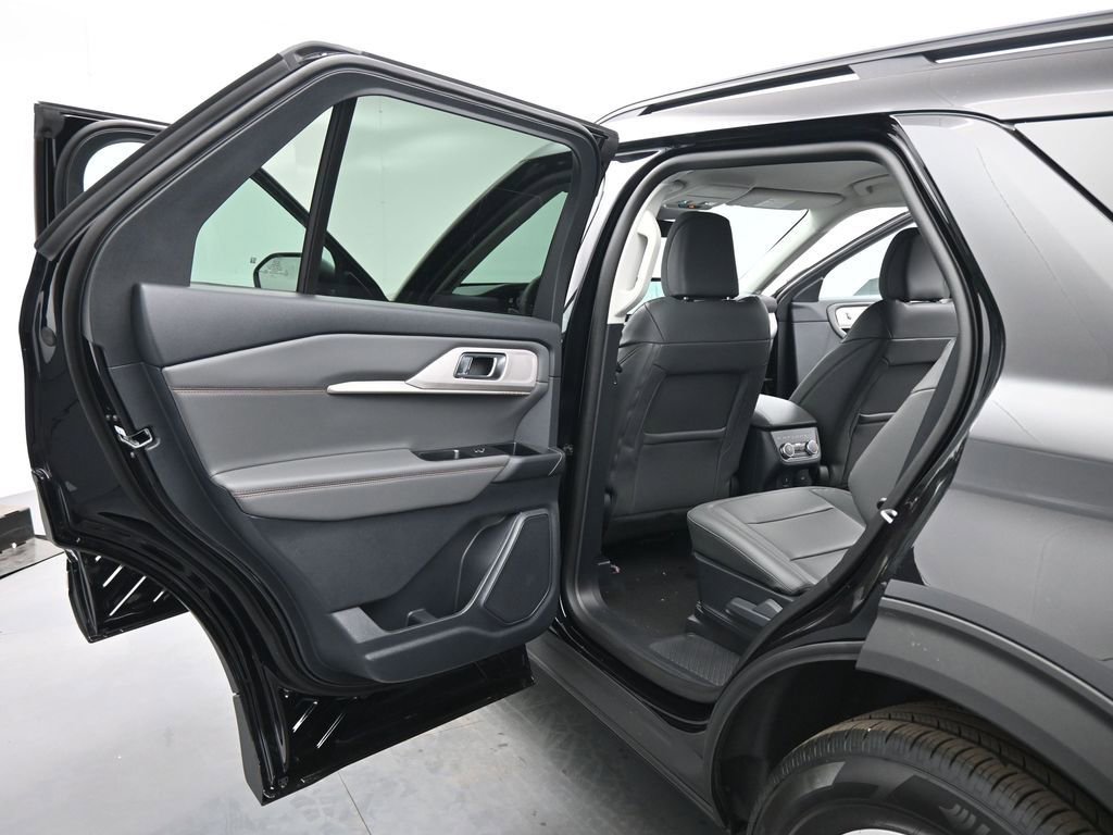 New 2025 Ford Explorer Active w/ Active Comfort Package image 17