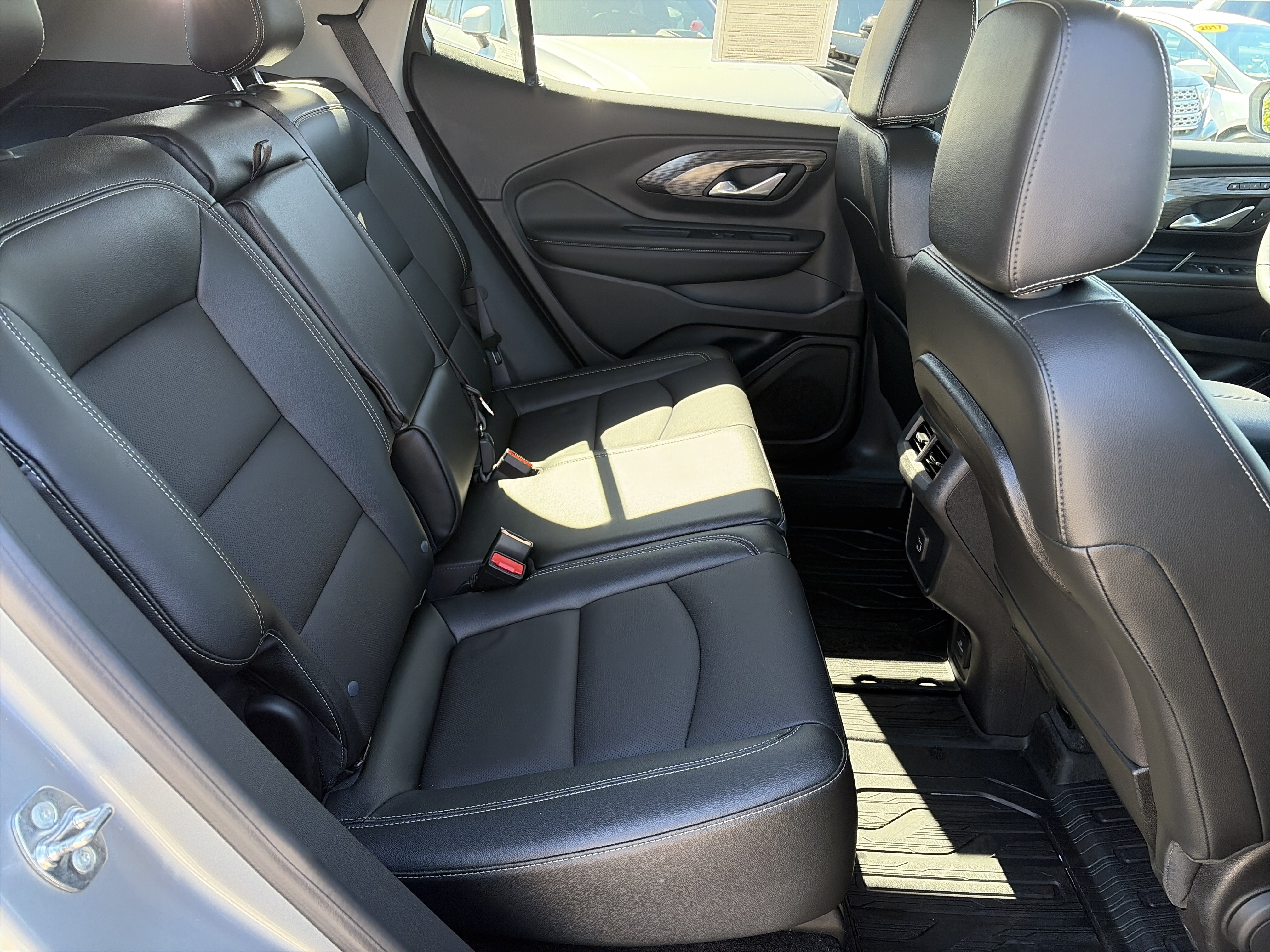 Used 2024 GMC Terrain SLT AWD/4WD image 15