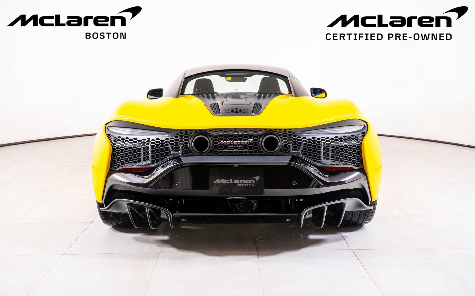 Used 2023 McLaren Artura RWD image 4