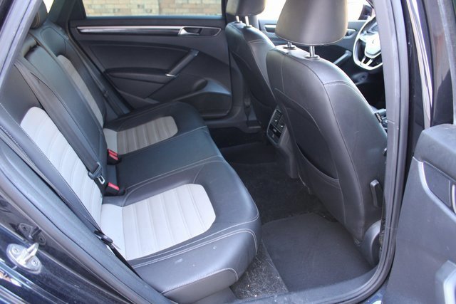 Used 2018 Volkswagen Passat 3.6 image 17
