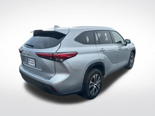 Used 2021 Toyota Highlander XLE image 6