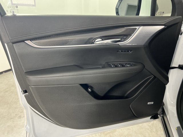 Certified 2025 Cadillac XT6 Sport w/ Technology Package AWD/4WD image 23