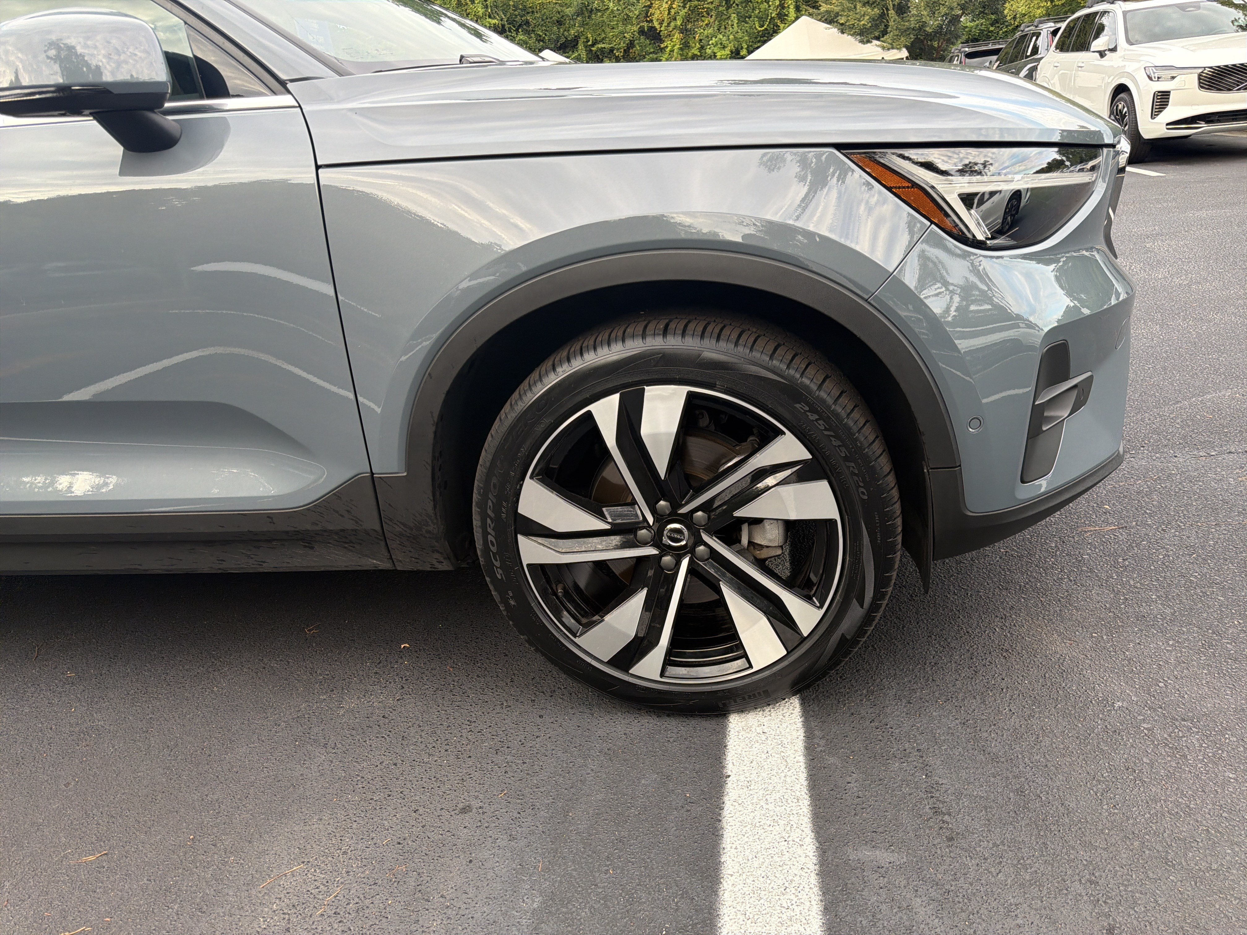 Certified 2023 Volvo XC40 B5 Plus w/ Protection Package Premier AWD/4WD image 13