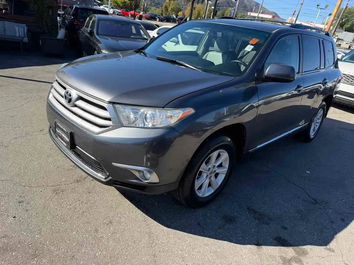 Used 2012 Toyota Highlander SE FWD image 3