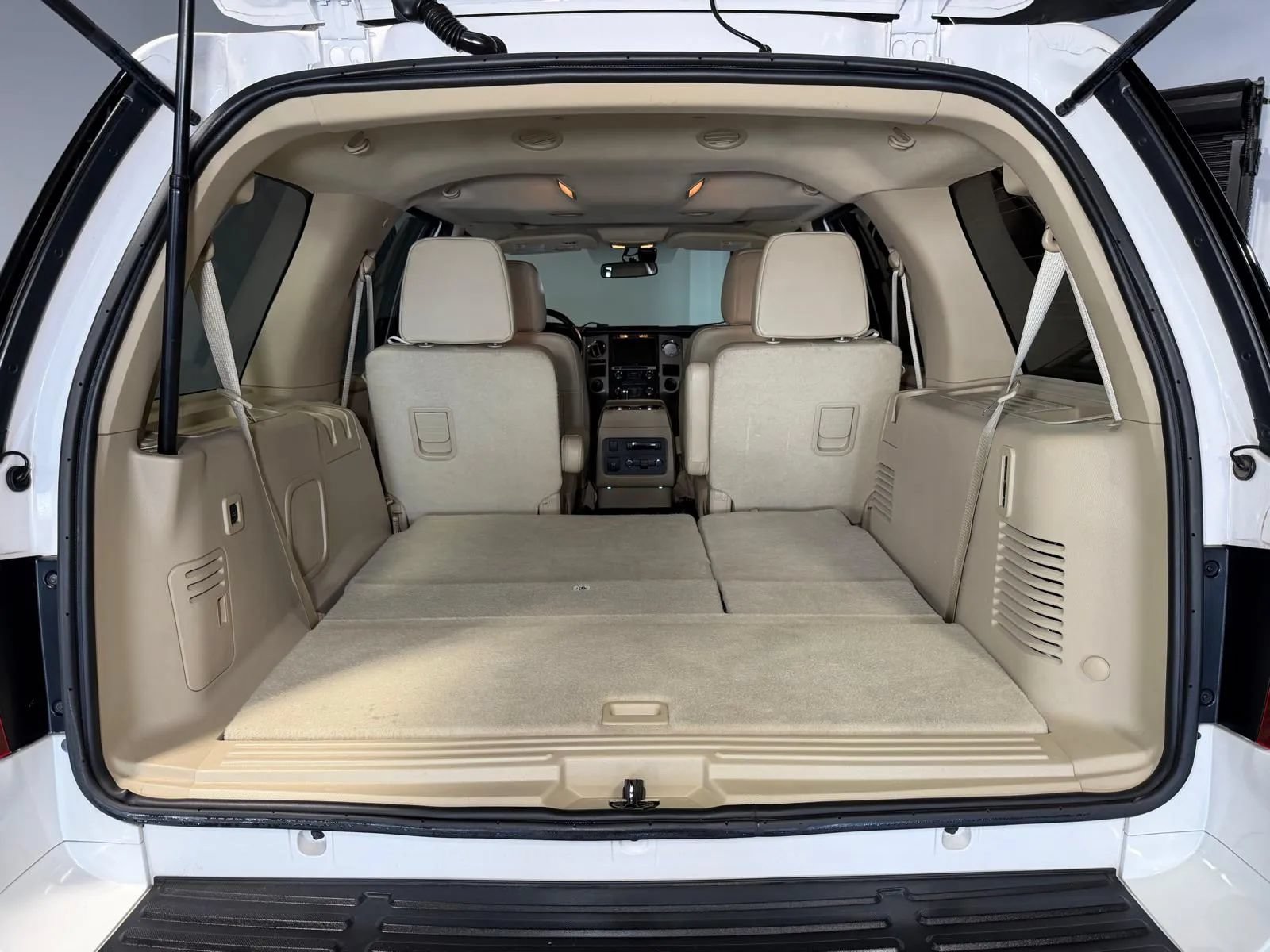 Used 2017 Ford Expedition Limited w/ Equipment Group 301A AWD/4WD image 15