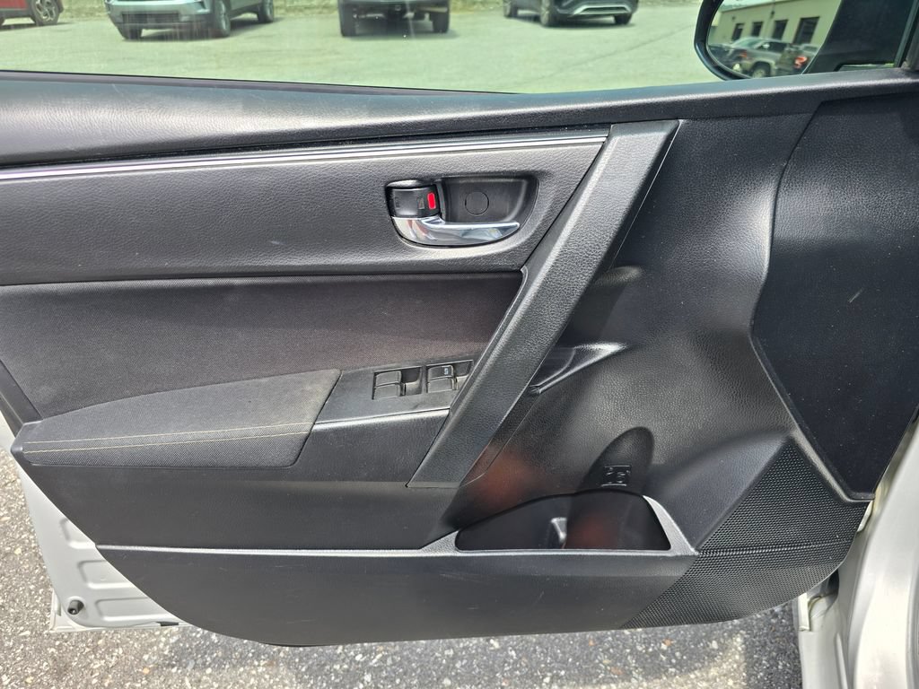 Used 2019 Toyota Corolla LE FWD image 46