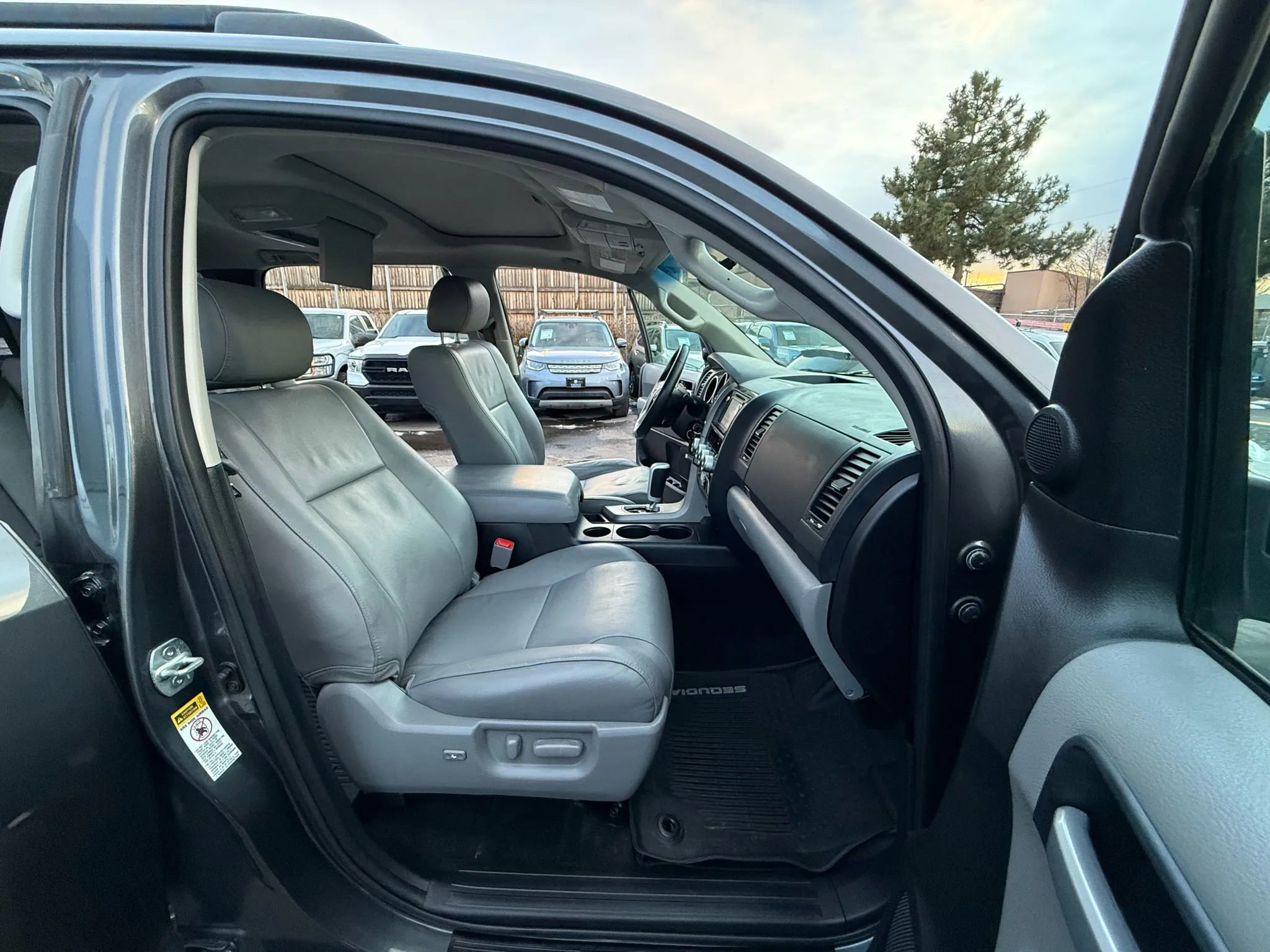 Used 2017 Toyota Sequoia Limited w/ Safety & Convenience Package image 31